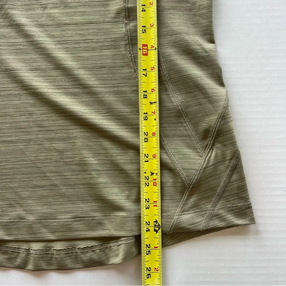 Athleta Pacifica Illume Fitted Olive Half Zip
UPF 50+ Short Sleeve Rashguard - Picture 10 of 10